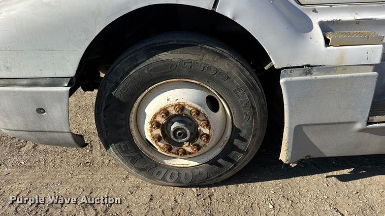 image for item ET4068 1990 International 8300 semi truck