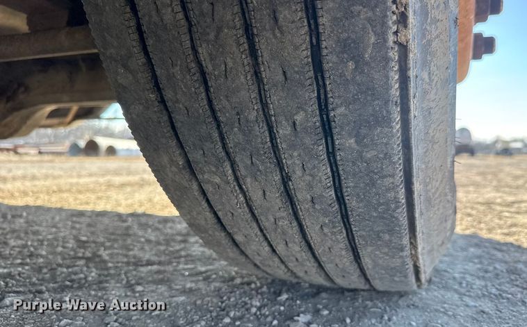 image for item ET4068 1990 International 8300 semi truck