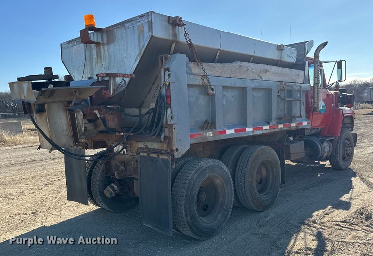 image for item ET4069 1989 Ford L8000 dump truck