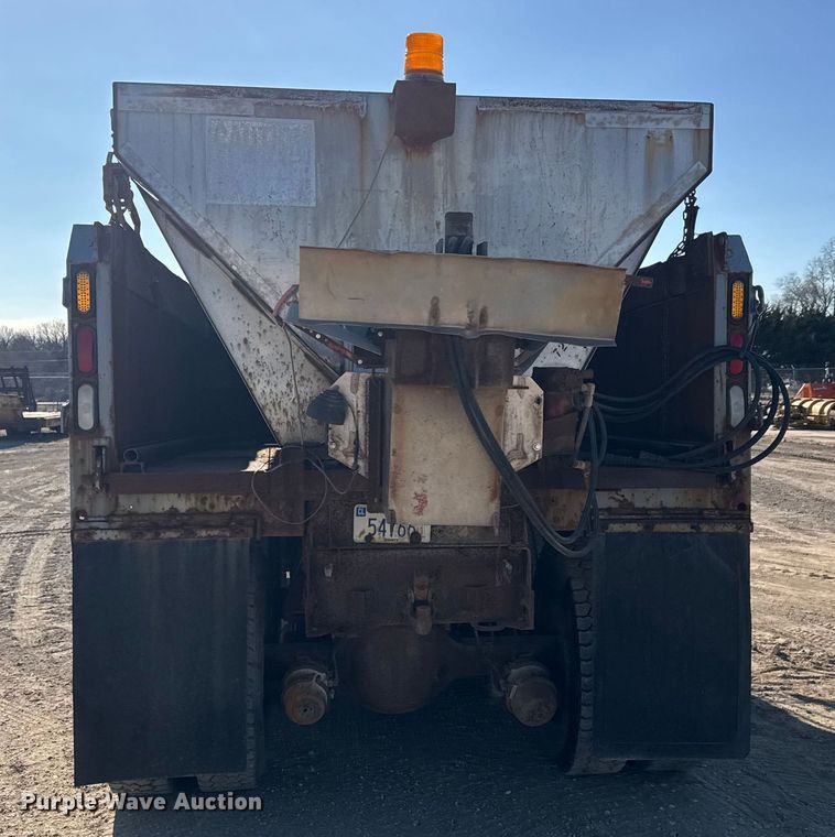 image for item ET4069 1989 Ford L8000 dump truck