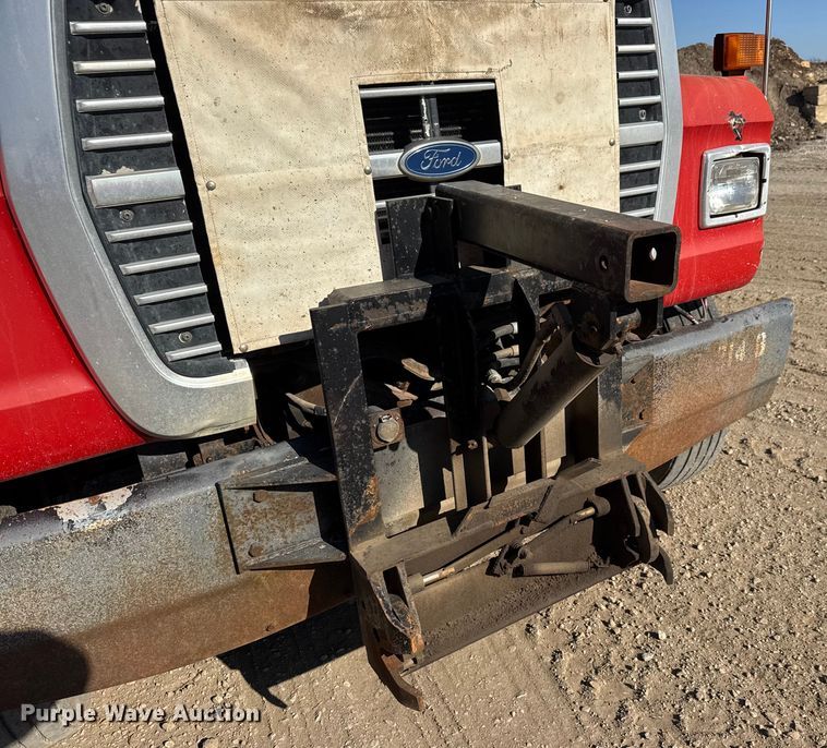 image for item ET4069 1989 Ford L8000 dump truck