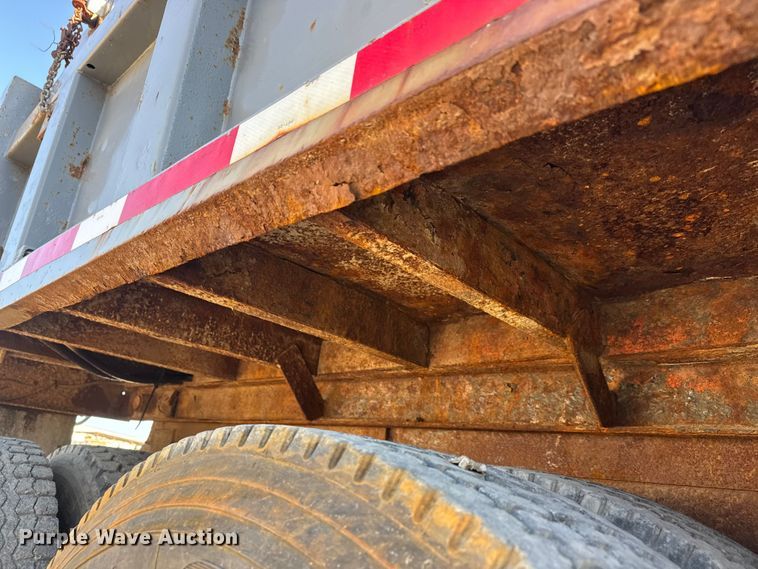 image for item ET4069 1989 Ford L8000 dump truck