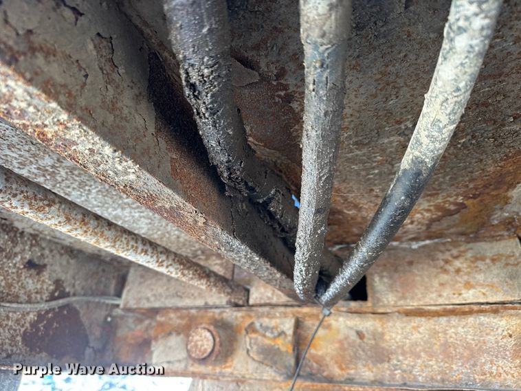 image for item ET4069 1989 Ford L8000 dump truck