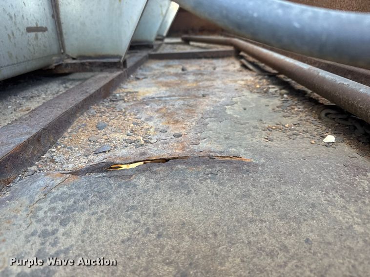 image for item ET4069 1989 Ford L8000 dump truck