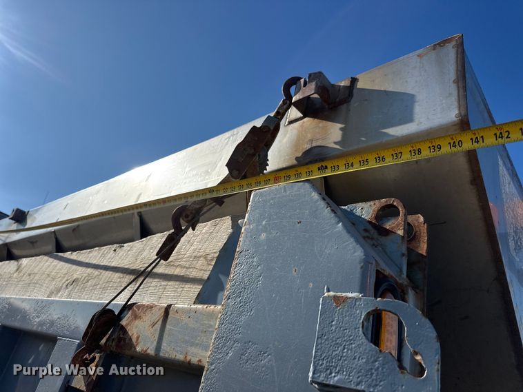 image for item ET4069 1989 Ford L8000 dump truck