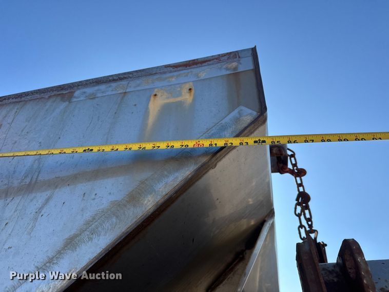 image for item ET4069 1989 Ford L8000 dump truck