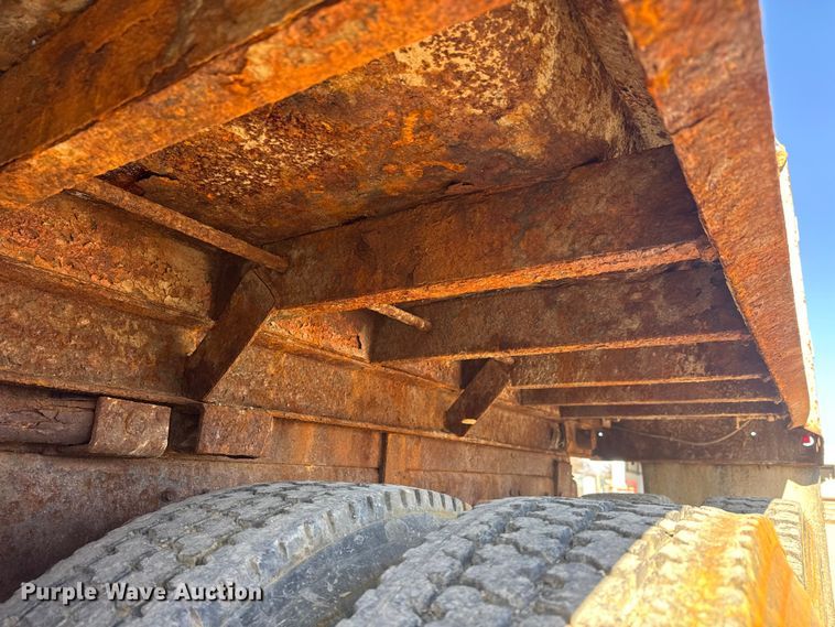 image for item ET4069 1989 Ford L8000 dump truck