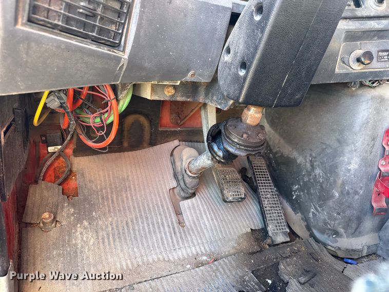 image for item ET4069 1989 Ford L8000 dump truck