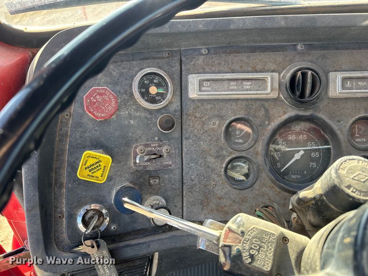 image for item ET4069 1989 Ford L8000 dump truck