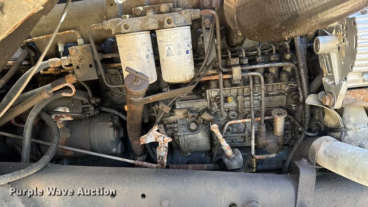 image for item ET4069 1989 Ford L8000 dump truck