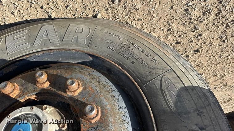 image for item ET4069 1989 Ford L8000 dump truck