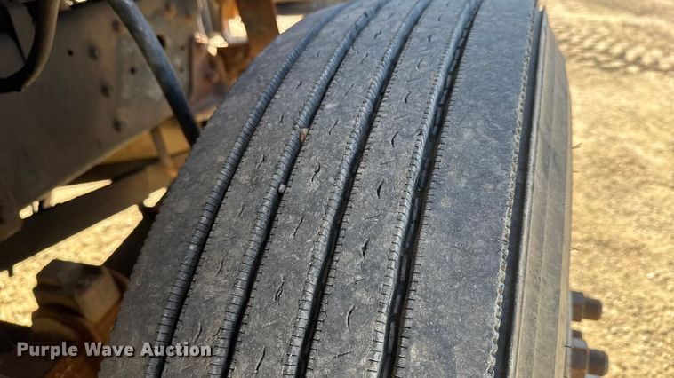 image for item ET4069 1989 Ford L8000 dump truck