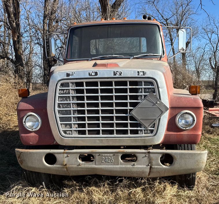 image for item ET4070 1978 Ford 8000 semi truck