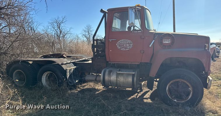 image for item ET4070 1978 Ford 8000 semi truck