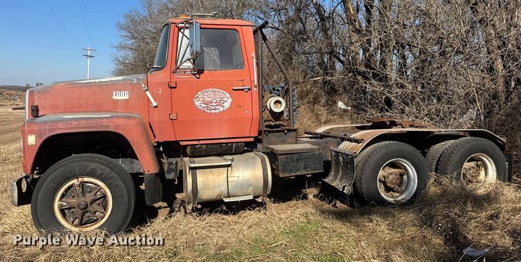 image for item ET4070 1978 Ford 8000 semi truck