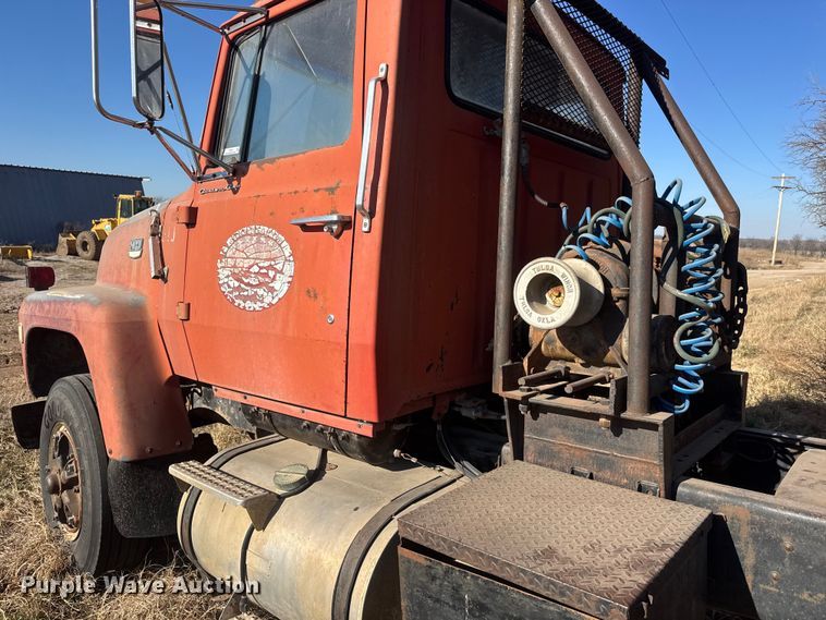 image for item ET4070 1978 Ford 8000 semi truck