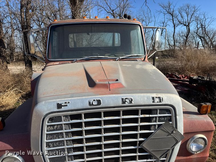 image for item ET4070 1978 Ford 8000 semi truck