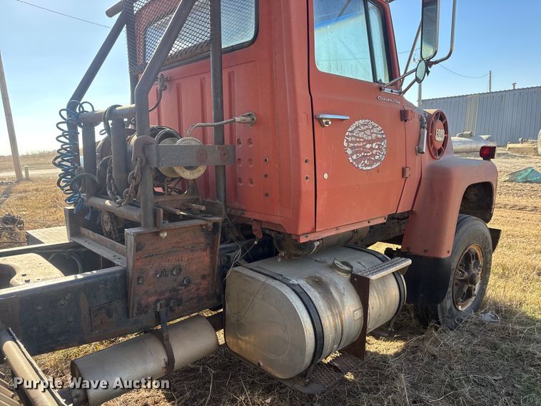 image for item ET4070 1978 Ford 8000 semi truck