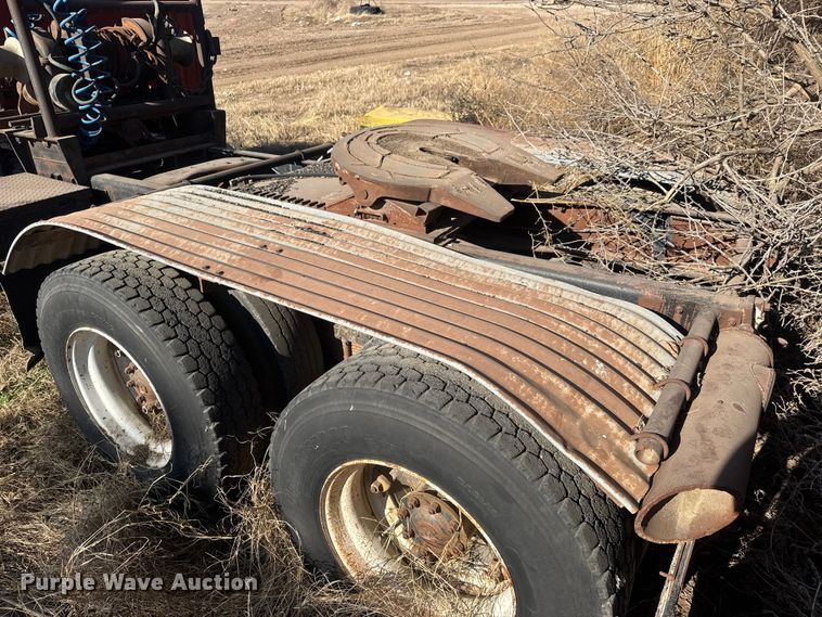 image for item ET4070 1978 Ford 8000 semi truck