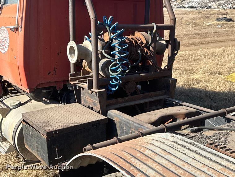 image for item ET4070 1978 Ford 8000 semi truck