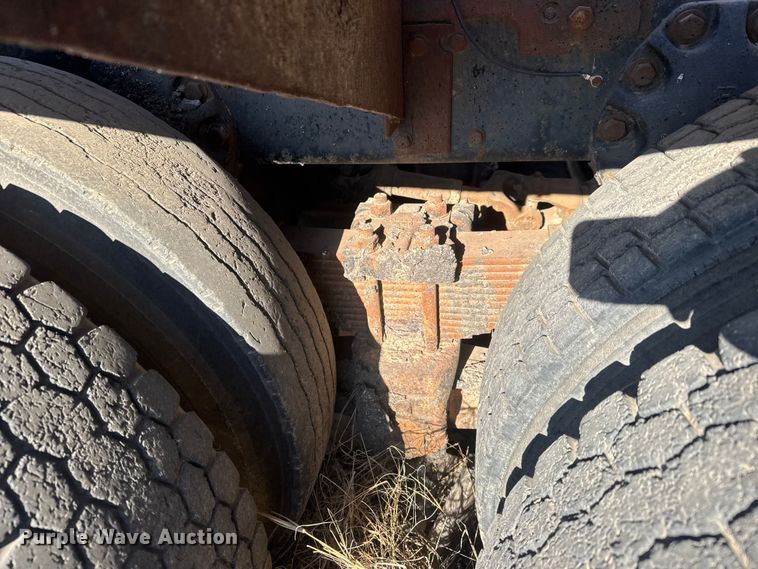 image for item ET4070 1978 Ford 8000 semi truck