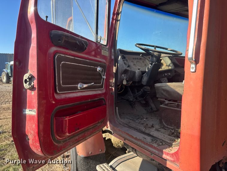 image for item ET4070 1978 Ford 8000 semi truck