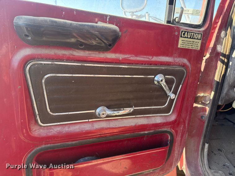 image for item ET4070 1978 Ford 8000 semi truck