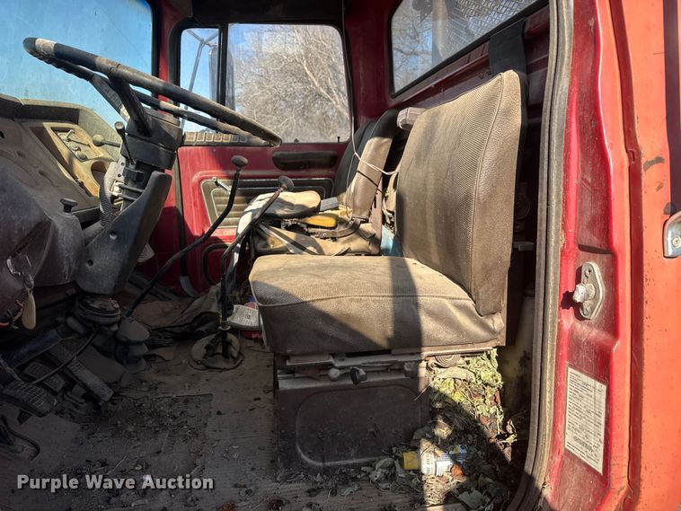 image for item ET4070 1978 Ford 8000 semi truck