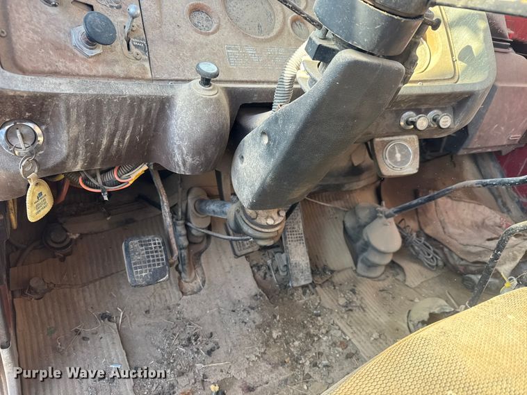 image for item ET4070 1978 Ford 8000 semi truck