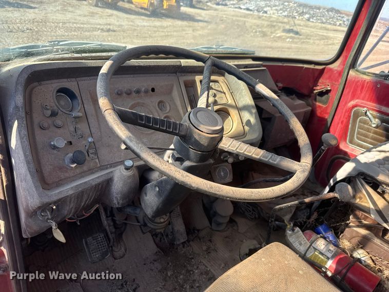 image for item ET4070 1978 Ford 8000 semi truck