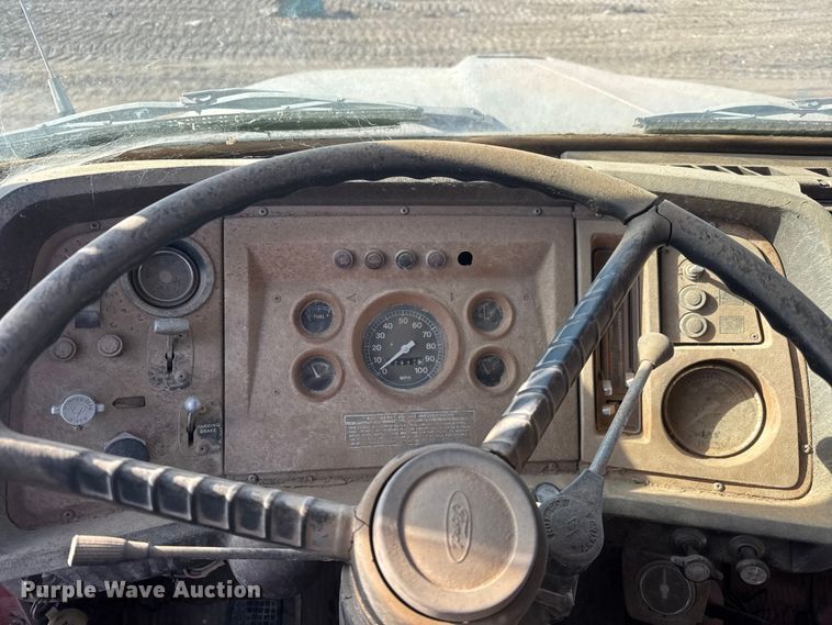 image for item ET4070 1978 Ford 8000 semi truck