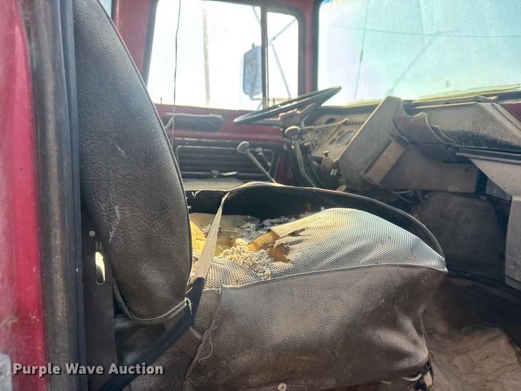 image for item ET4070 1978 Ford 8000 semi truck