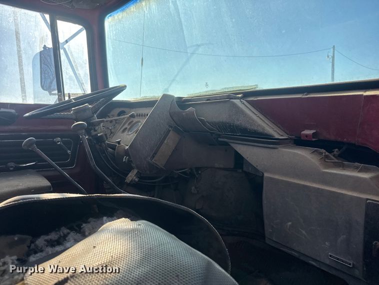 image for item ET4070 1978 Ford 8000 semi truck
