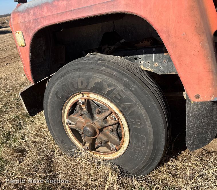 image for item ET4070 1978 Ford 8000 semi truck