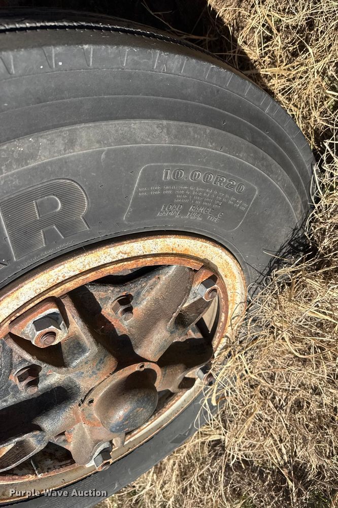 image for item ET4070 1978 Ford 8000 semi truck