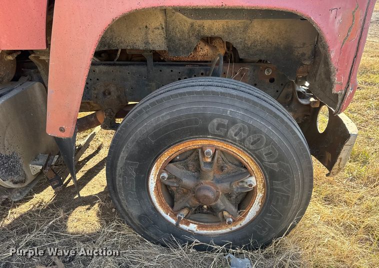 image for item ET4070 1978 Ford 8000 semi truck