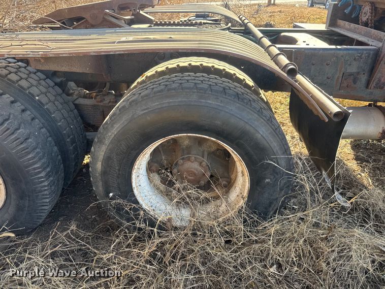 image for item ET4070 1978 Ford 8000 semi truck