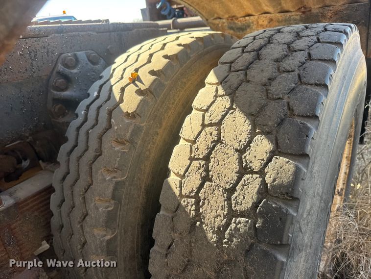 image for item ET4070 1978 Ford 8000 semi truck