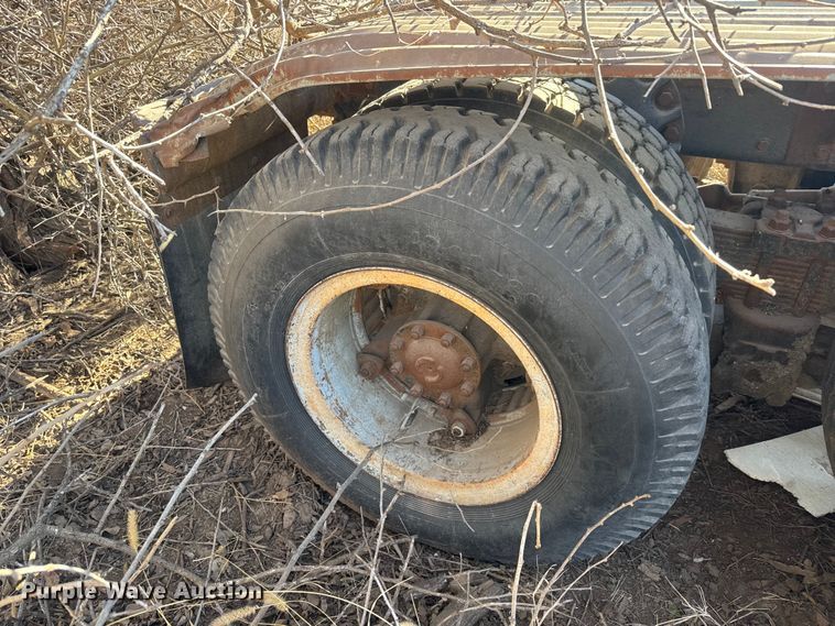 image for item ET4070 1978 Ford 8000 semi truck