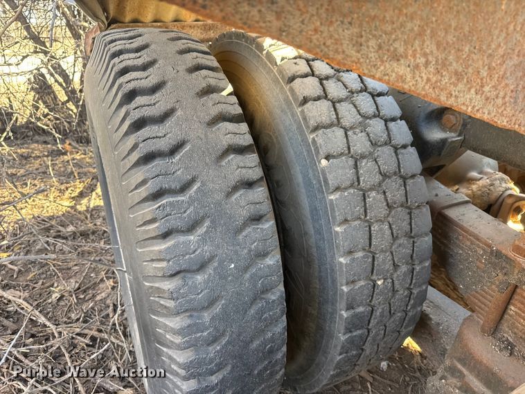 image for item ET4070 1978 Ford 8000 semi truck