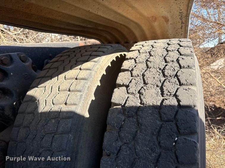 image for item ET4070 1978 Ford 8000 semi truck