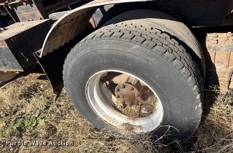 image for item ET4070 1978 Ford 8000 semi truck