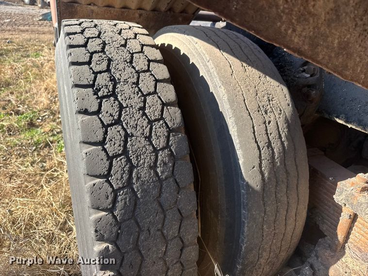 image for item ET4070 1978 Ford 8000 semi truck