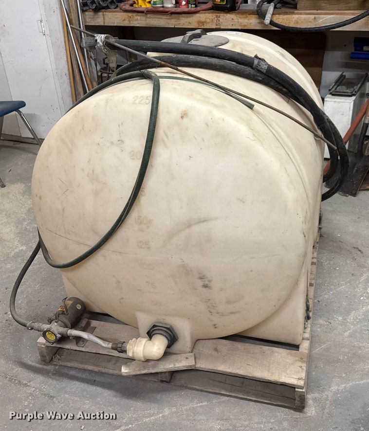 image for item ET4074 225 gallon poly tank