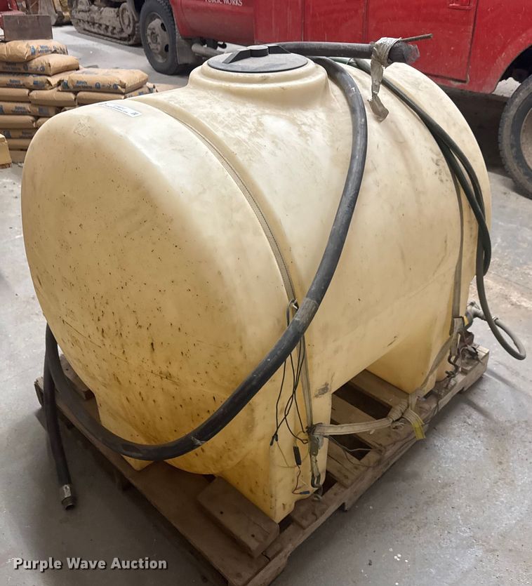 image for item ET4074 225 gallon poly tank