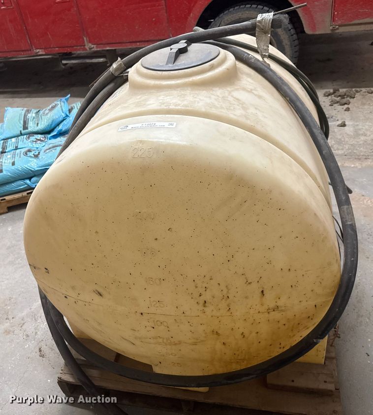 image for item ET4074 225 gallon poly tank