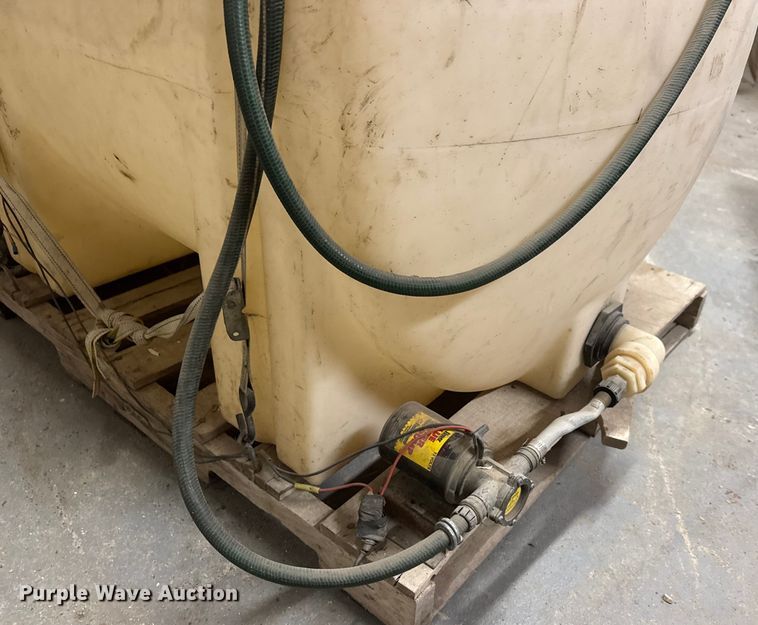 image for item ET4074 225 gallon poly tank