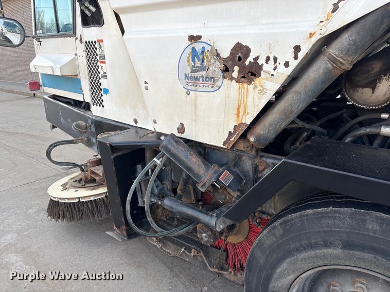 image for item ET4076 1995 Johnston V3000 SP sweeper