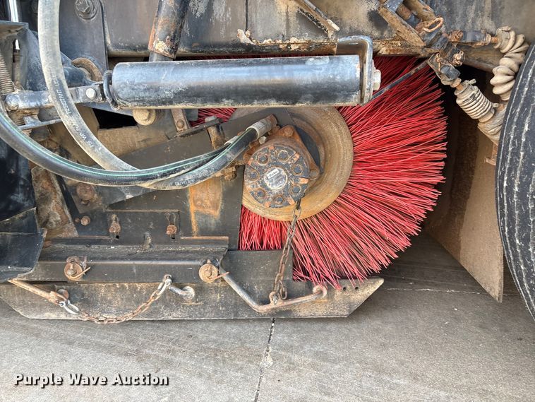 image for item ET4076 1995 Johnston V3000 SP sweeper