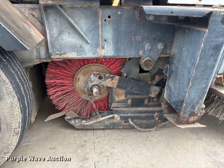 image for item ET4076 1995 Johnston V3000 SP sweeper